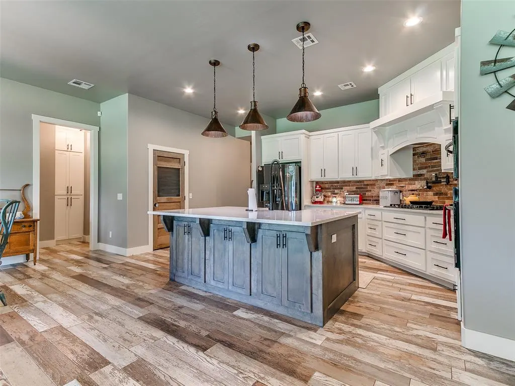 Photo 18 — 2040 S May Avenue, Guthrie, OK 73044