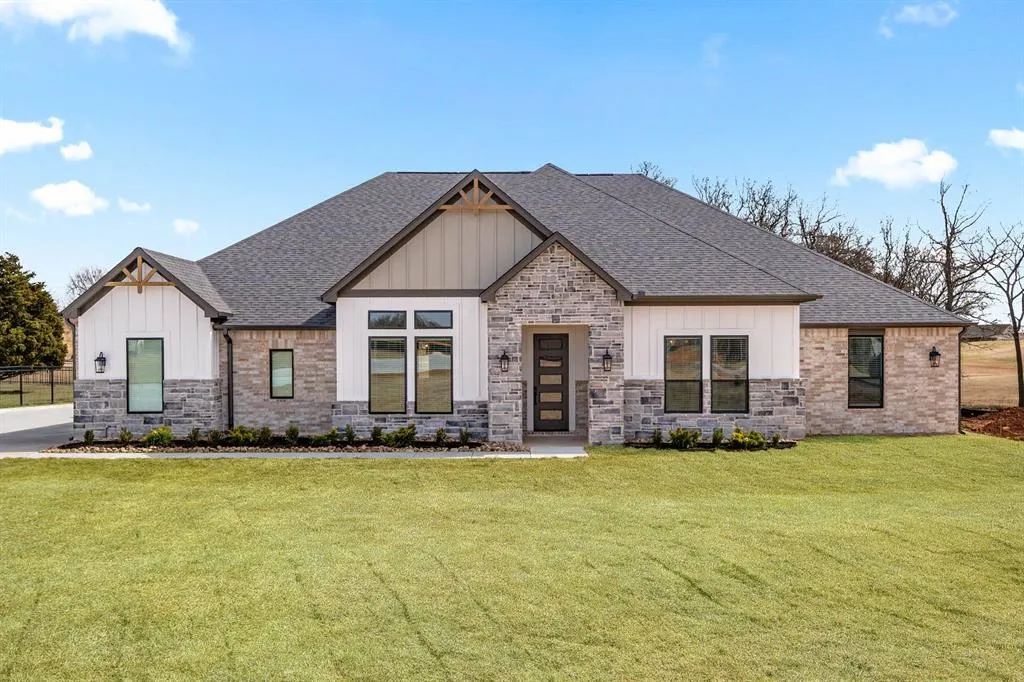 Front exterior — 2284 Summit Circle, Blanchard, OK 73010