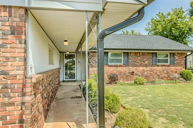 Photo 3 — 6104 N Allison Drive, Oklahoma City, OK 73112