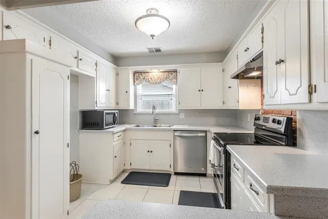 Photo 6 — 6104 N Allison Drive, Oklahoma City, OK 73112