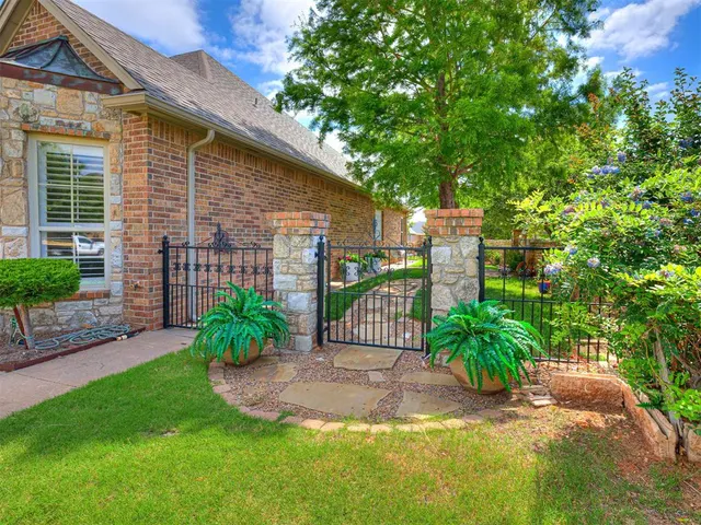 Photo 4 — 12500 Chateaux Road, Oklahoma City, OK 73142