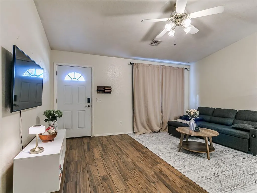 Photo 2 — 414 English Elm Lane, Norman, OK 73069