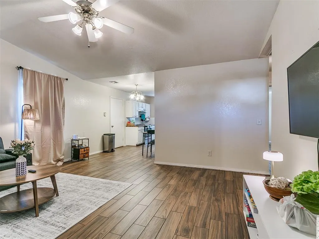Photo 3 — 414 English Elm Lane, Norman, OK 73069