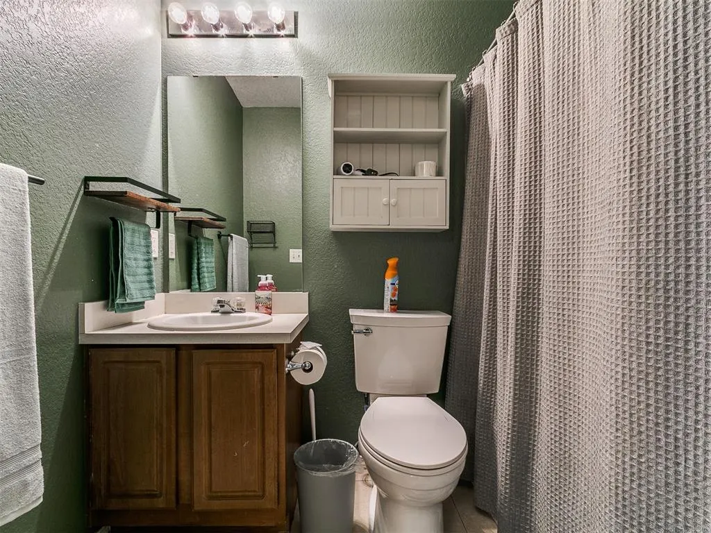 Photo 9 — 414 English Elm Lane, Norman, OK 73069