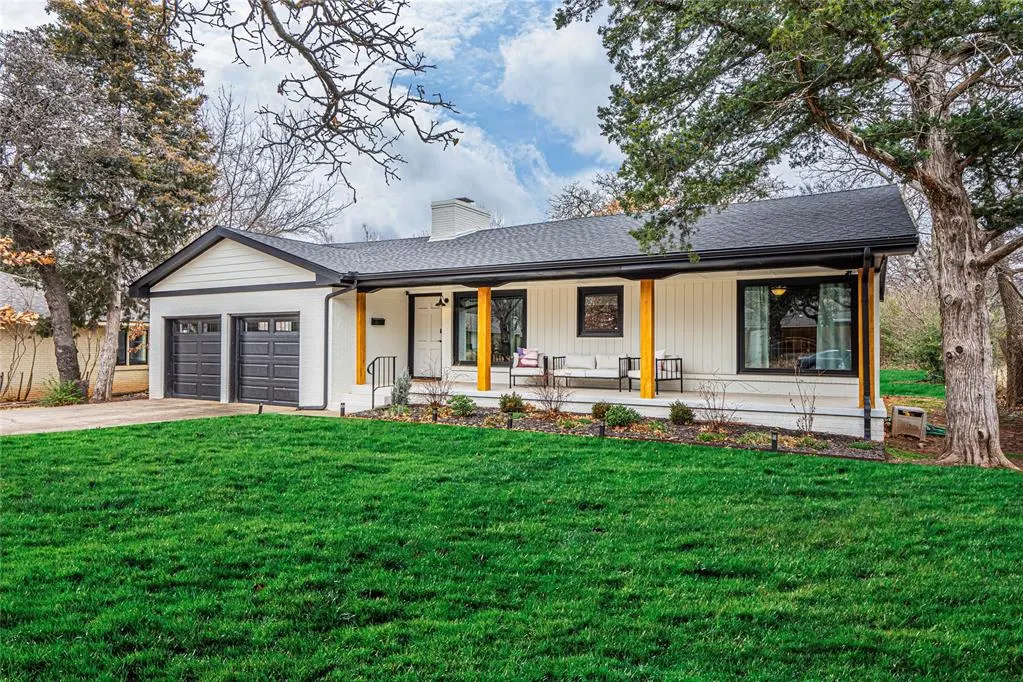 Front exterior — 812 East Drive, Edmond, OK 73034