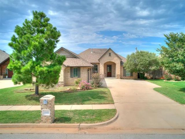 Photo 2 — 13569 Cobblestone Curve Road, Oklahoma City, OK 73142