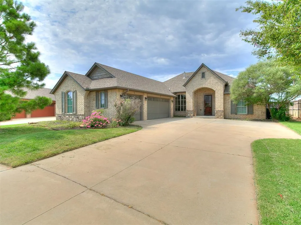 Photo 3 — 13569 Cobblestone Curve Road, Oklahoma City, OK 73142