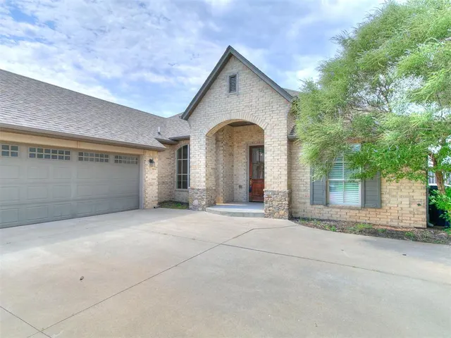 Photo 4 — 13569 Cobblestone Curve Road, Oklahoma City, OK 73142