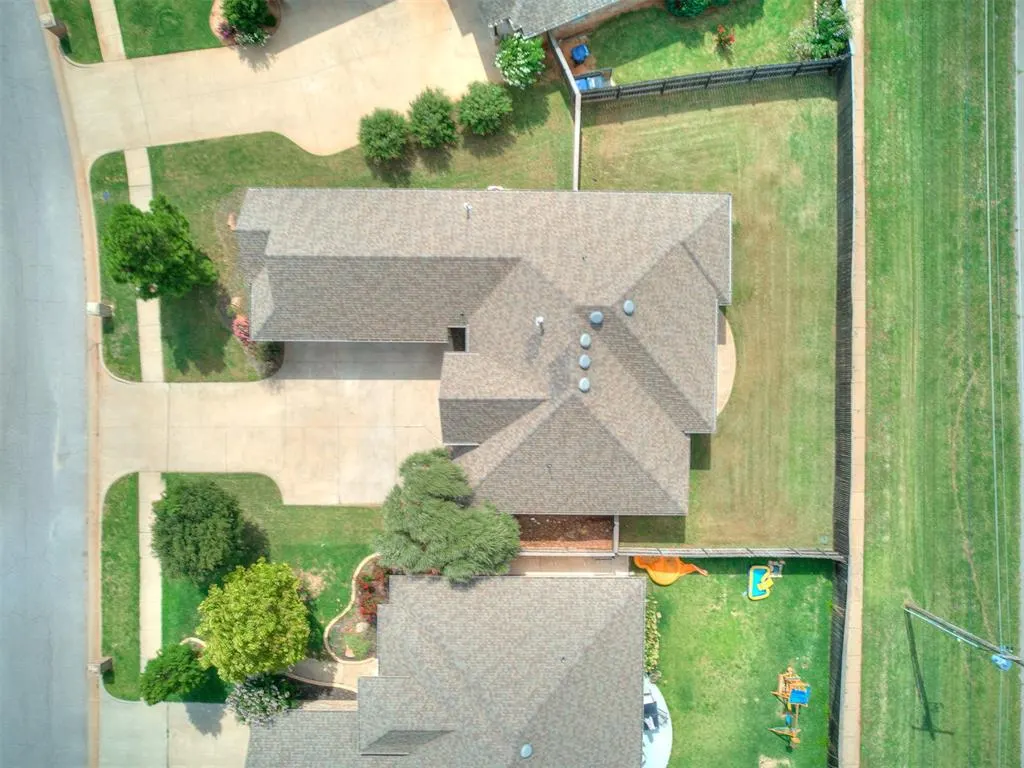 Photo 5 — 13569 Cobblestone Curve Road, Oklahoma City, OK 73142