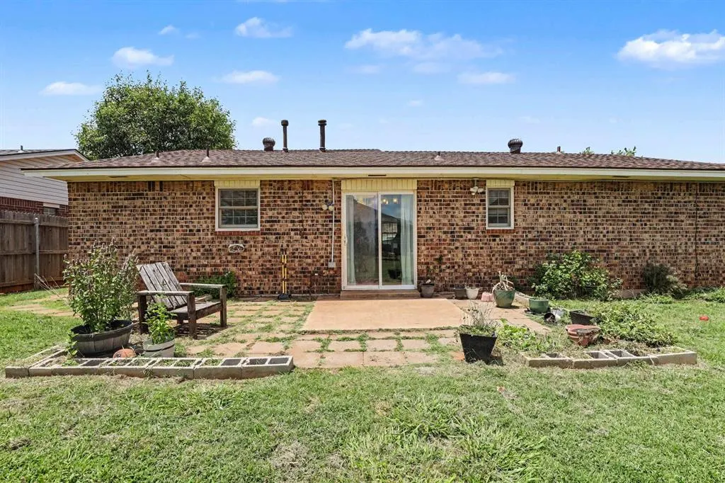 Photo 21 — 12216 SW 15th Terrace, Yukon, OK 73099