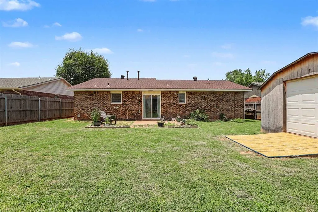 Photo 22 — 12216 SW 15th Terrace, Yukon, OK 73099