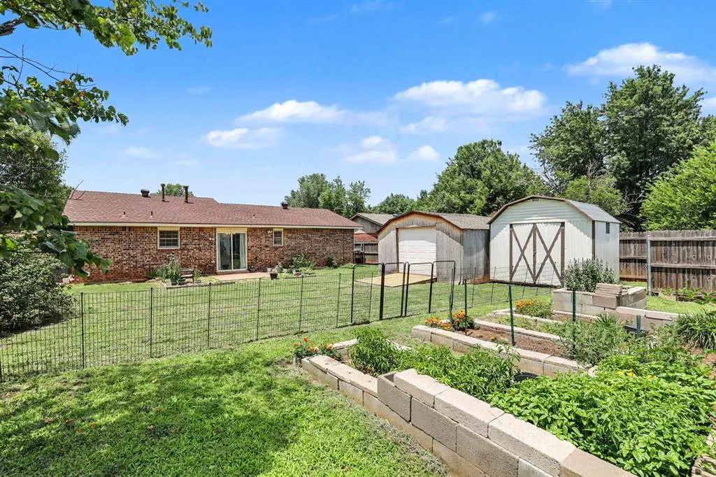 Photo 24 — 12216 SW 15th Terrace, Yukon, OK 73099