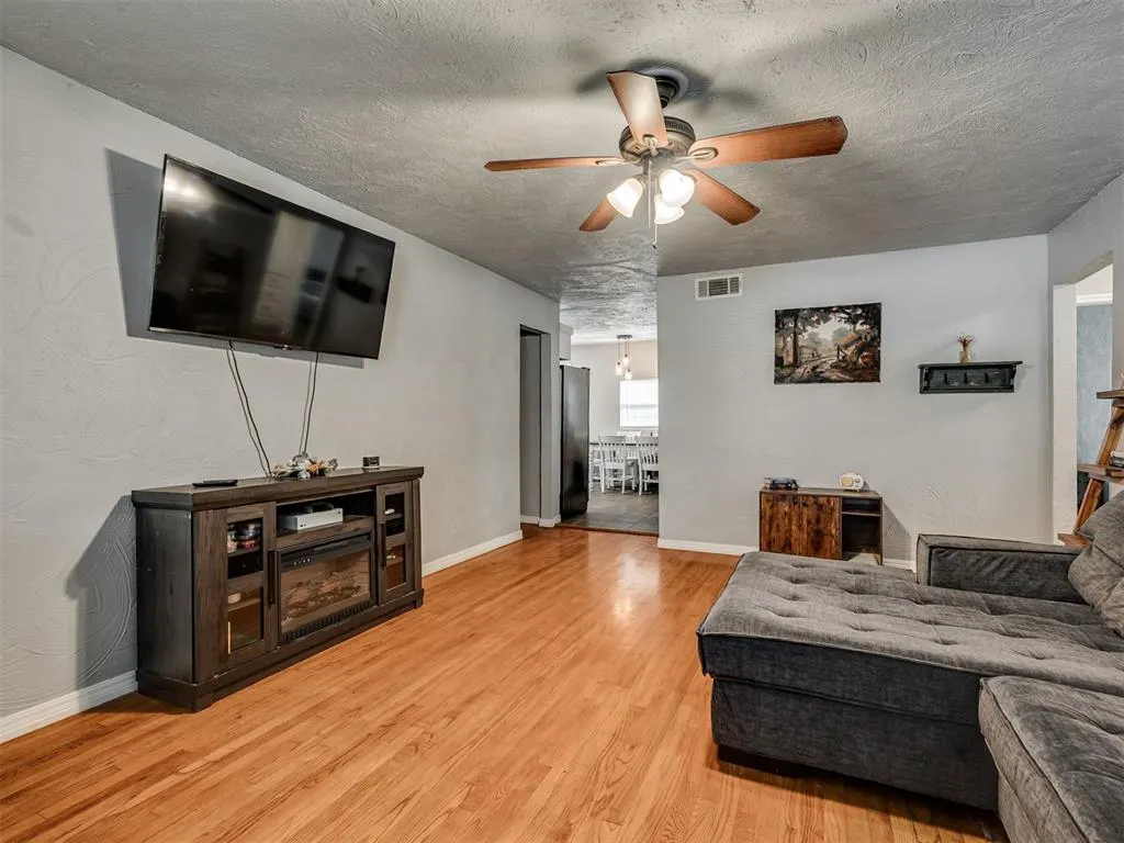 Photo 7 — 2200 Maple Drive, Oklahoma City, OK 73110