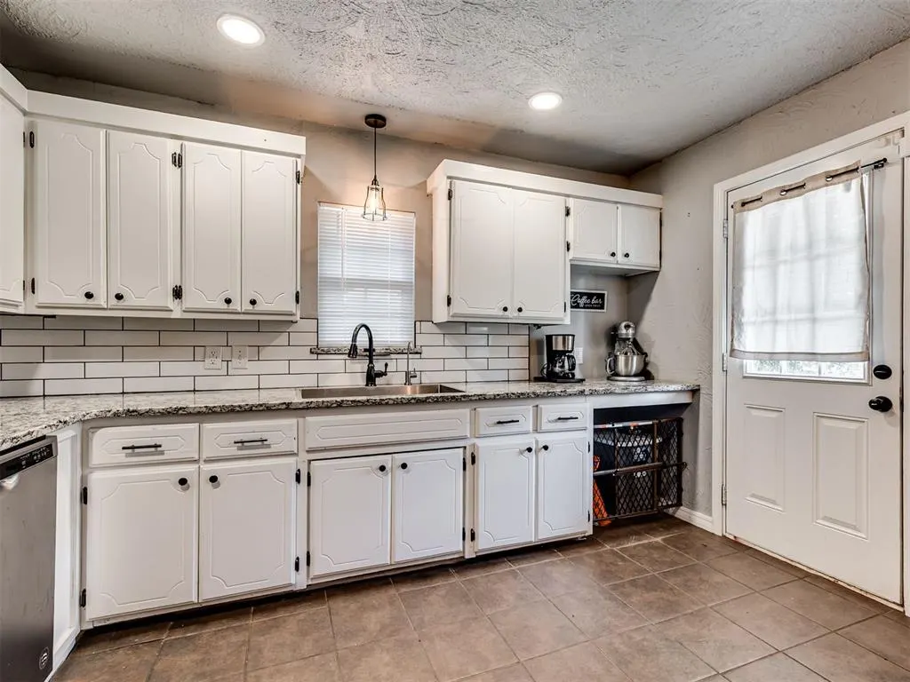 Photo 8 — 2200 Maple Drive, Oklahoma City, OK 73110