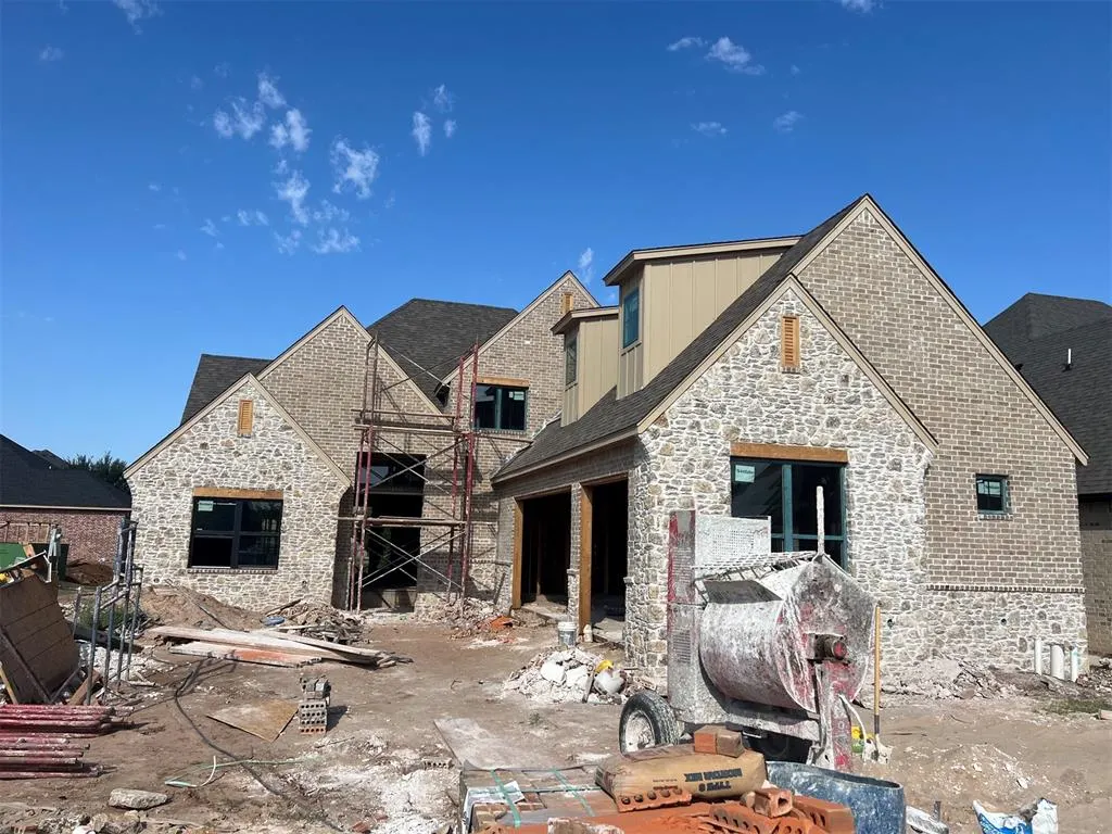Photo 2 — 2809 Deer Valley Lane, Yukon, OK 73099