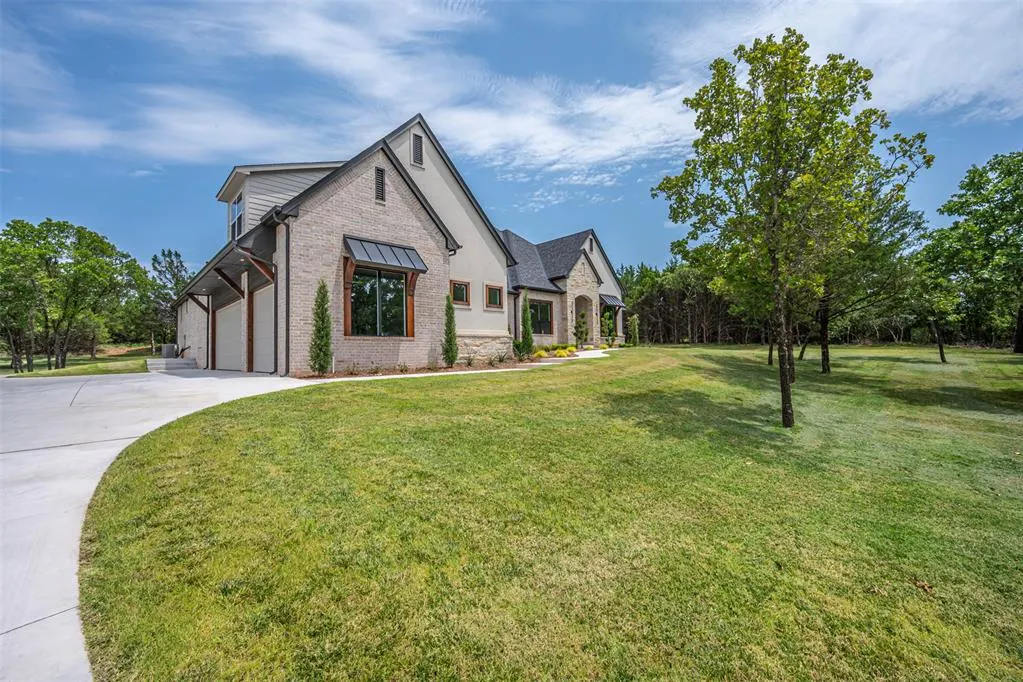 Photo 2 — 4200 Grand Timber Drive, Edmond, OK 73034