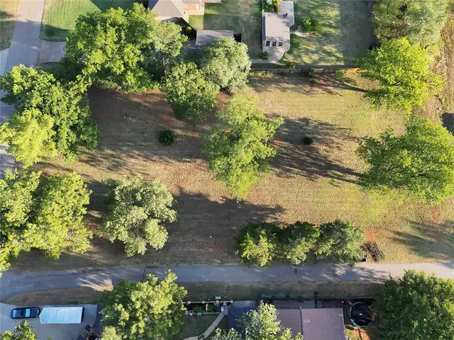 Photo 3 — 715 N Bowman Avenue, Elk City, OK 73644