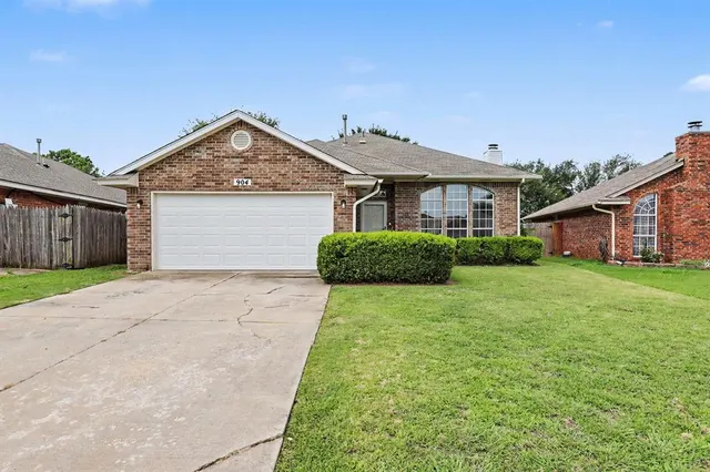 Front exterior — 904 Pruett Drive, Edmond, OK 73003