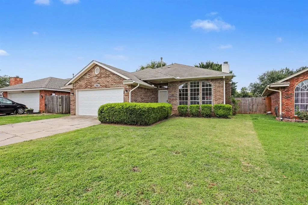 Photo 2 — 904 Pruett Drive, Edmond, OK 73003