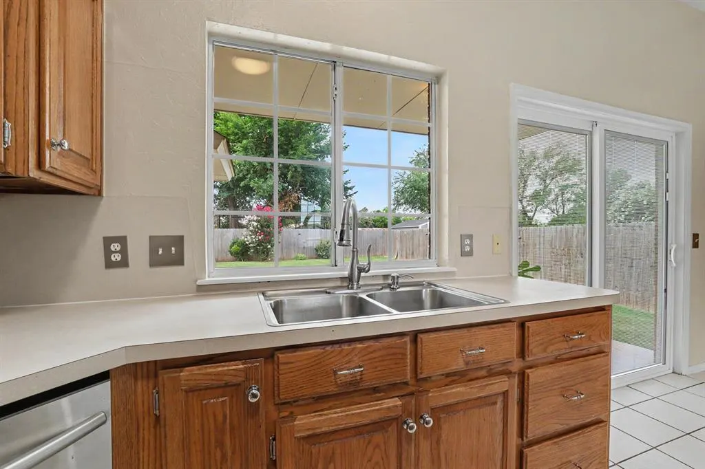 Photo 9 — 904 Pruett Drive, Edmond, OK 73003