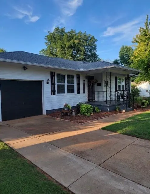 Photo 2 — 406 Winona, Lindsay, OK 73052