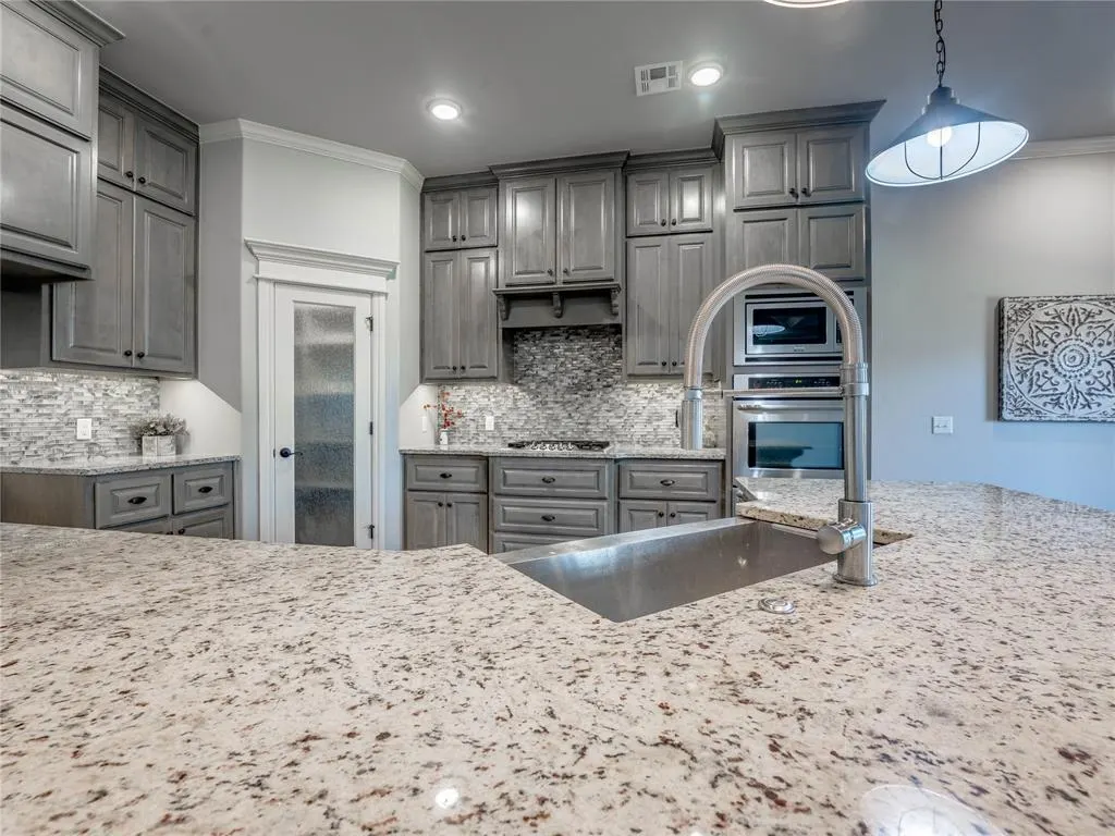 Photo 13 — 3301 Wakefield Road, Edmond, OK 73034