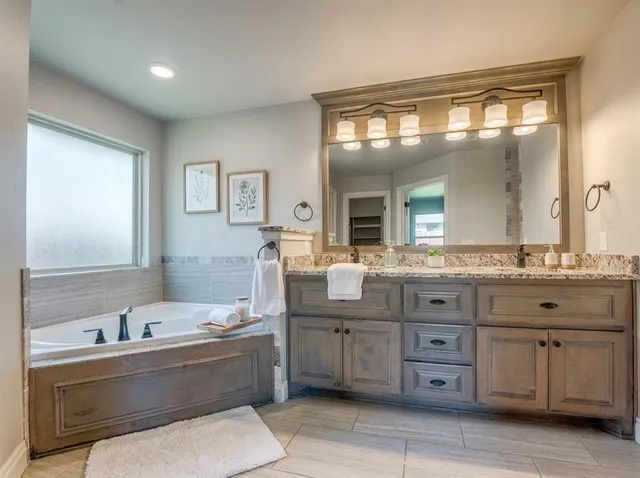 Photo 6 — 3301 Wakefield Road, Edmond, OK 73034