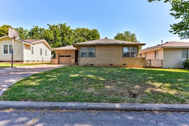 Front exterior — 1222 Rose Drive, Shawnee, OK 74804