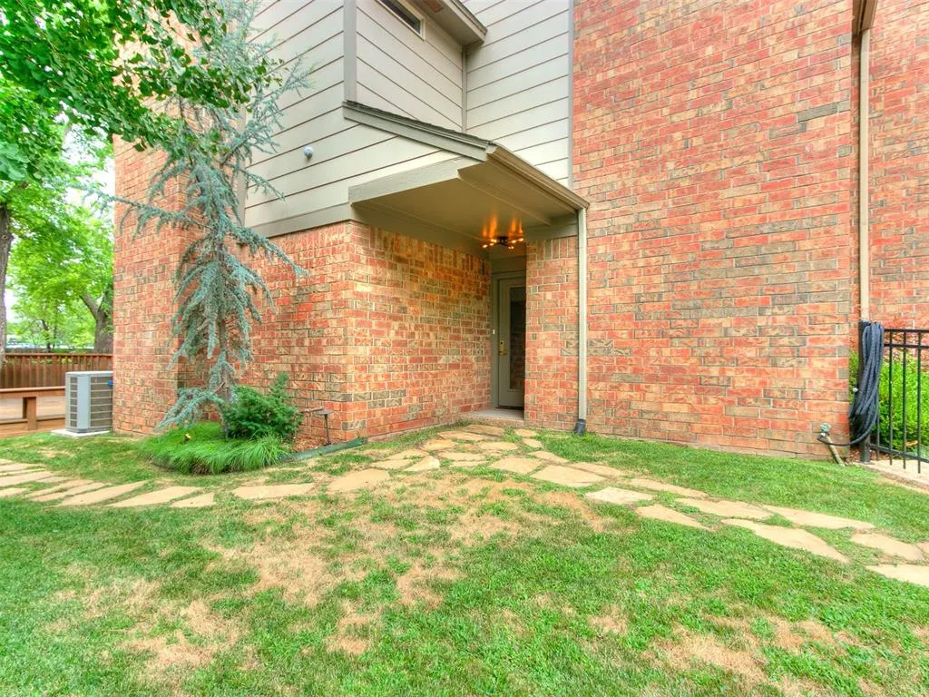 Photo 2 — 1201 Glenbrook Drive 5, Oklahoma City, OK 73118