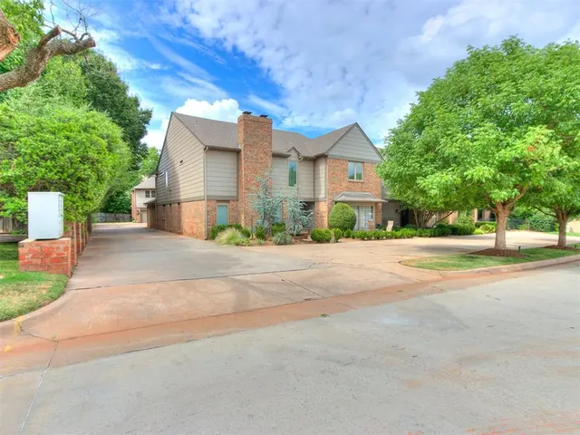 Photo 4 — 1201 Glenbrook Drive 5, Oklahoma City, OK 73118