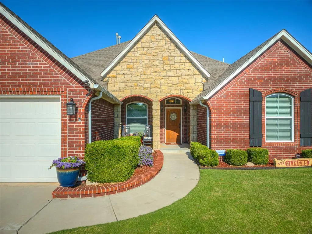 Front exterior — 11705 Charleston Way, Yukon, OK 73099