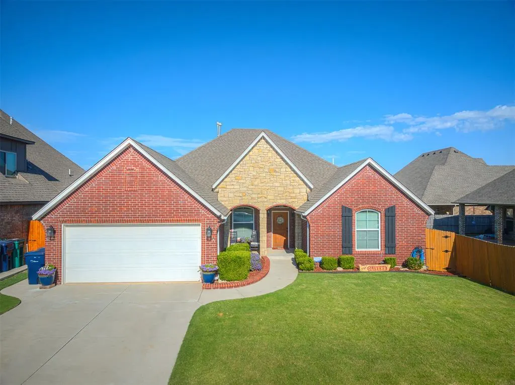 Photo 2 — 11705 Charleston Way, Yukon, OK 73099