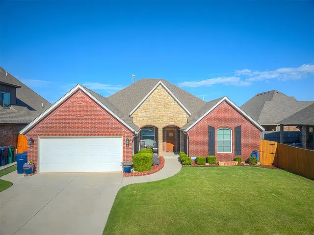 Photo 2 — 11705 Charleston Way, Yukon, OK 73099