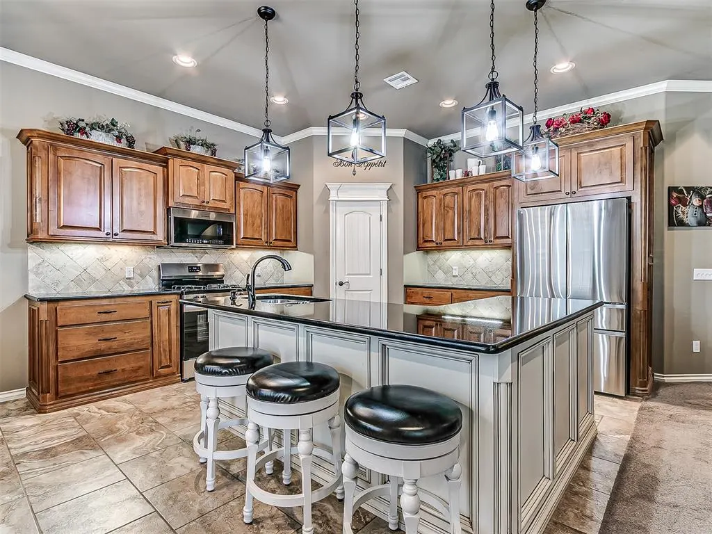 Photo 13 — 11705 Charleston Way, Yukon, OK 73099