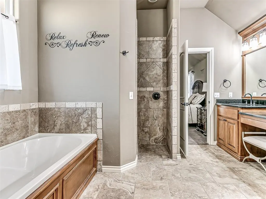 Photo 37 — 11705 Charleston Way, Yukon, OK 73099