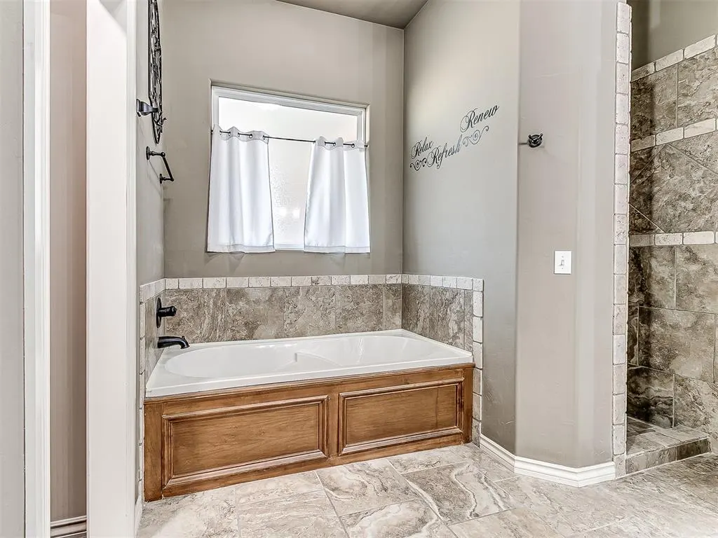 Photo 38 — 11705 Charleston Way, Yukon, OK 73099