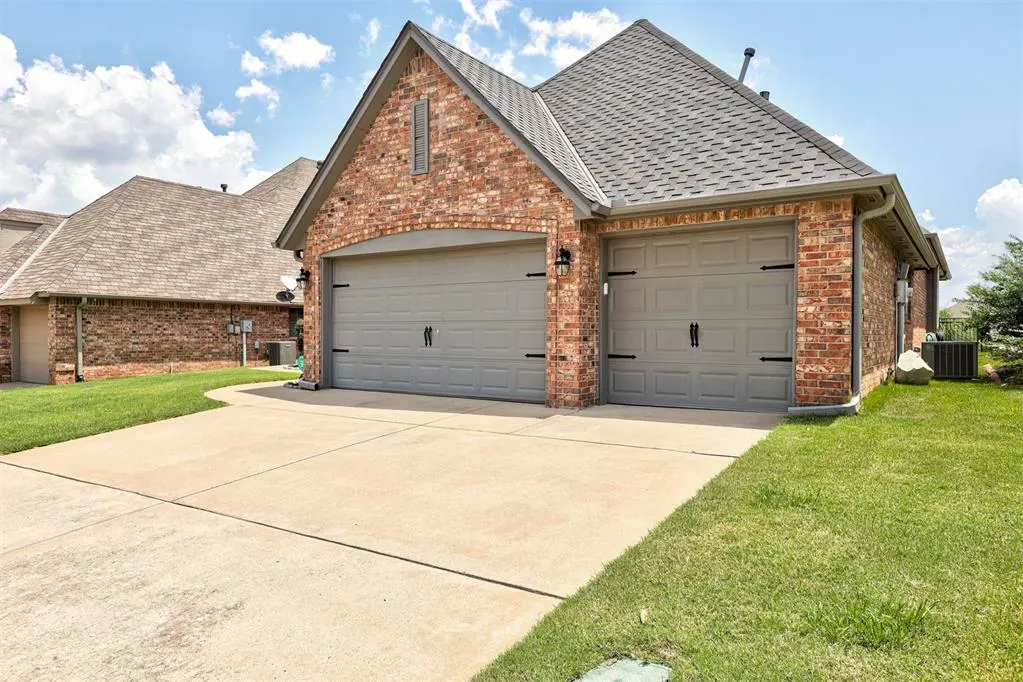 Photo 2 — 16708 Covington Manor, Edmond, OK 73012