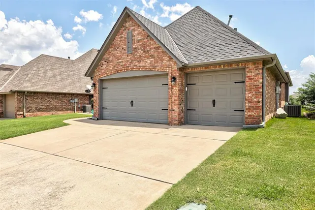 Photo 2 — 16708 Covington Manor, Edmond, OK 73012