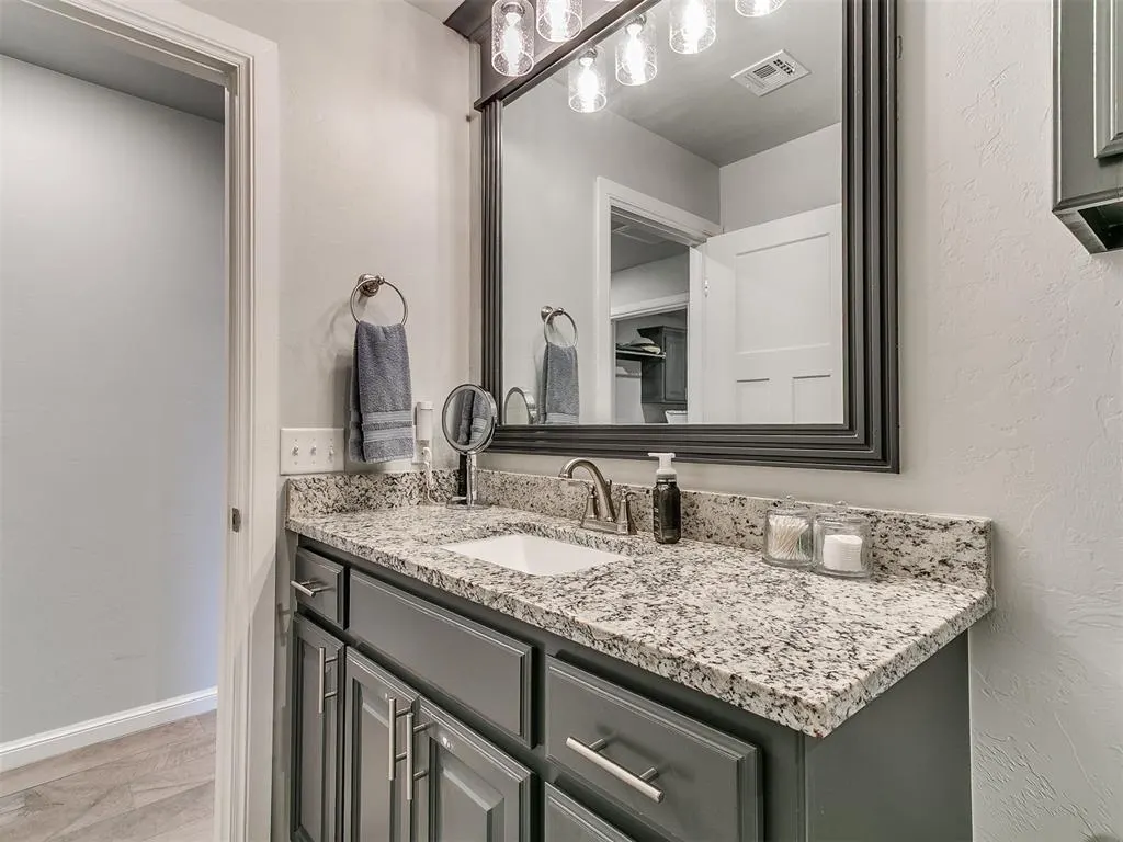 Photo 16 — 4400 Idylbreeze Drive, Oklahoma City, OK 73179