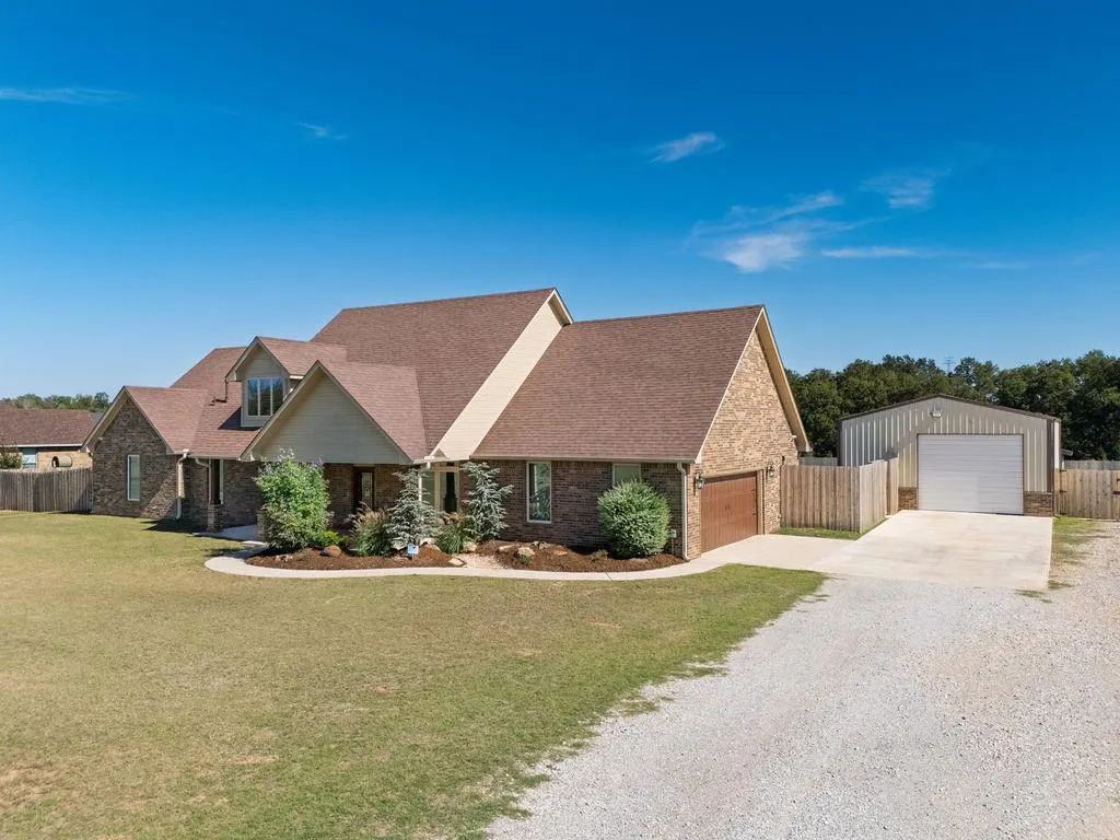 Front exterior — 9565 N Bryan Road, Shawnee, OK 74855