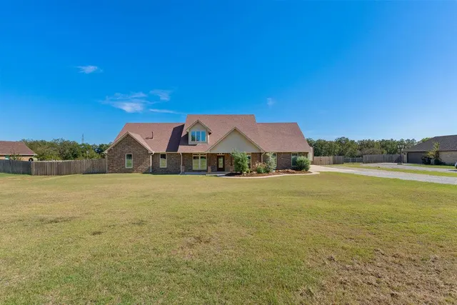 Photo 2 — 9565 N Bryan Road, Shawnee, OK 74855