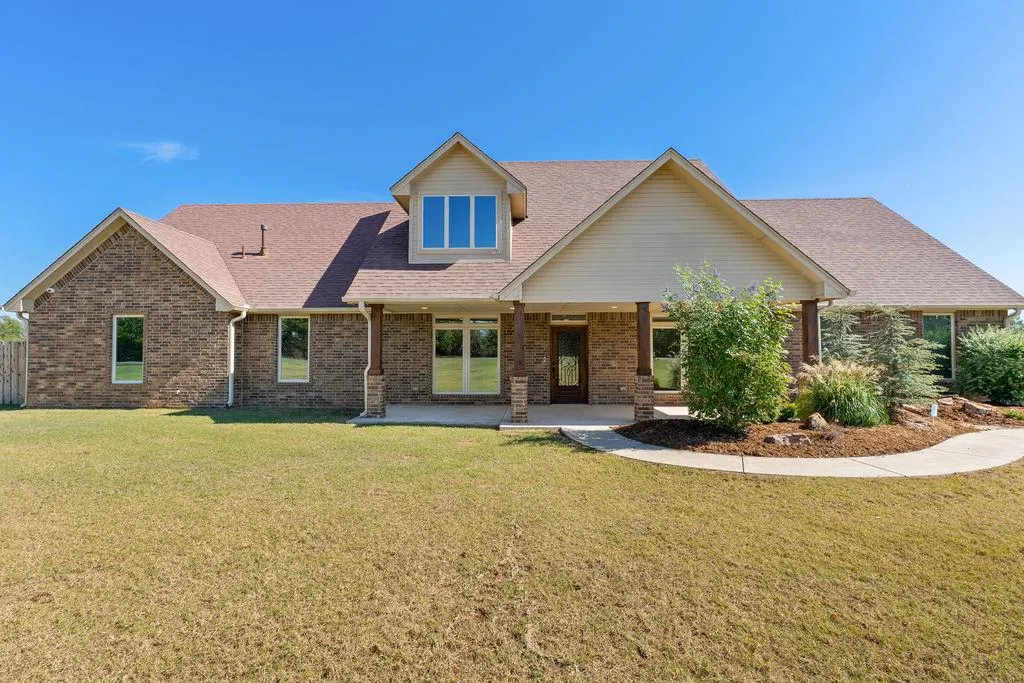 Photo 3 — 9565 N Bryan Road, Shawnee, OK 74855