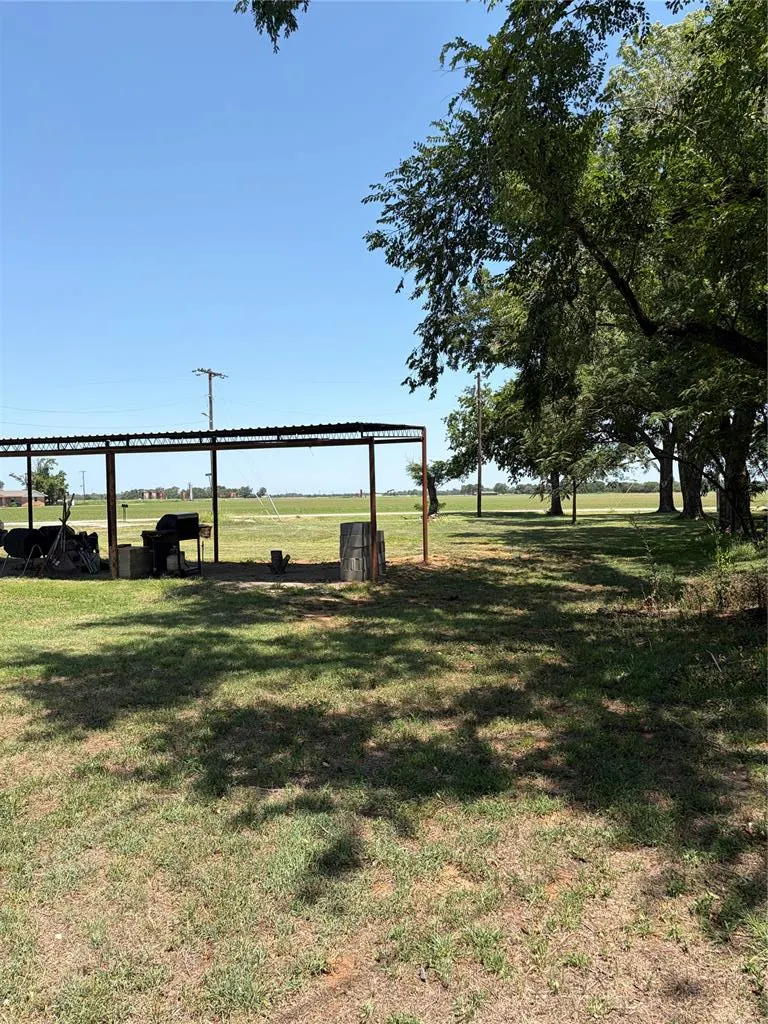 Photo 2 — 101 4th Street, Maysville, OK 73057
