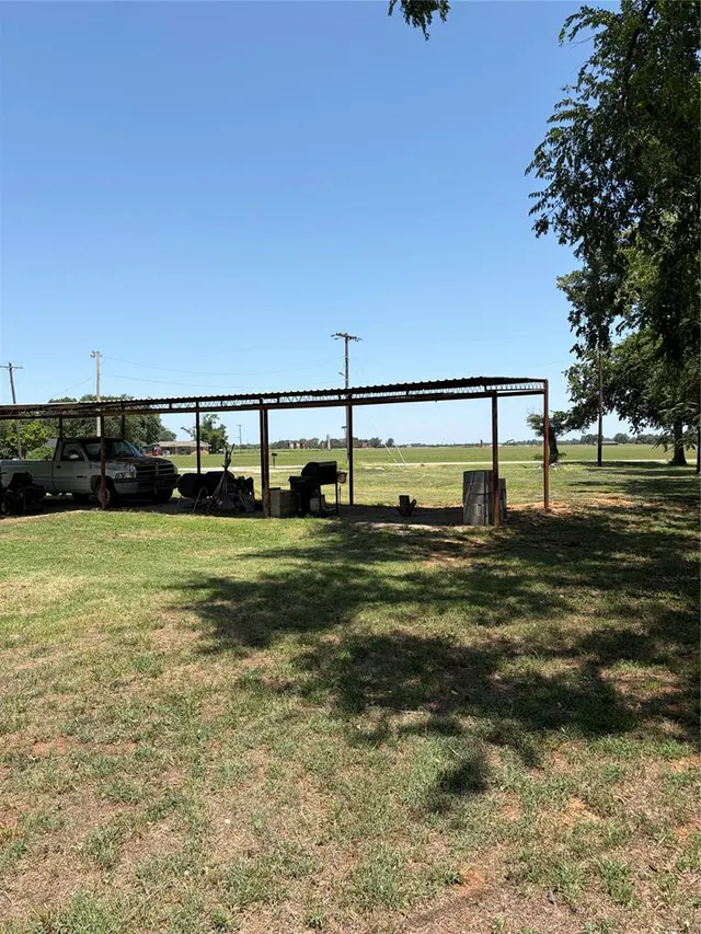 Photo 4 — 101 4th Street, Maysville, OK 73057