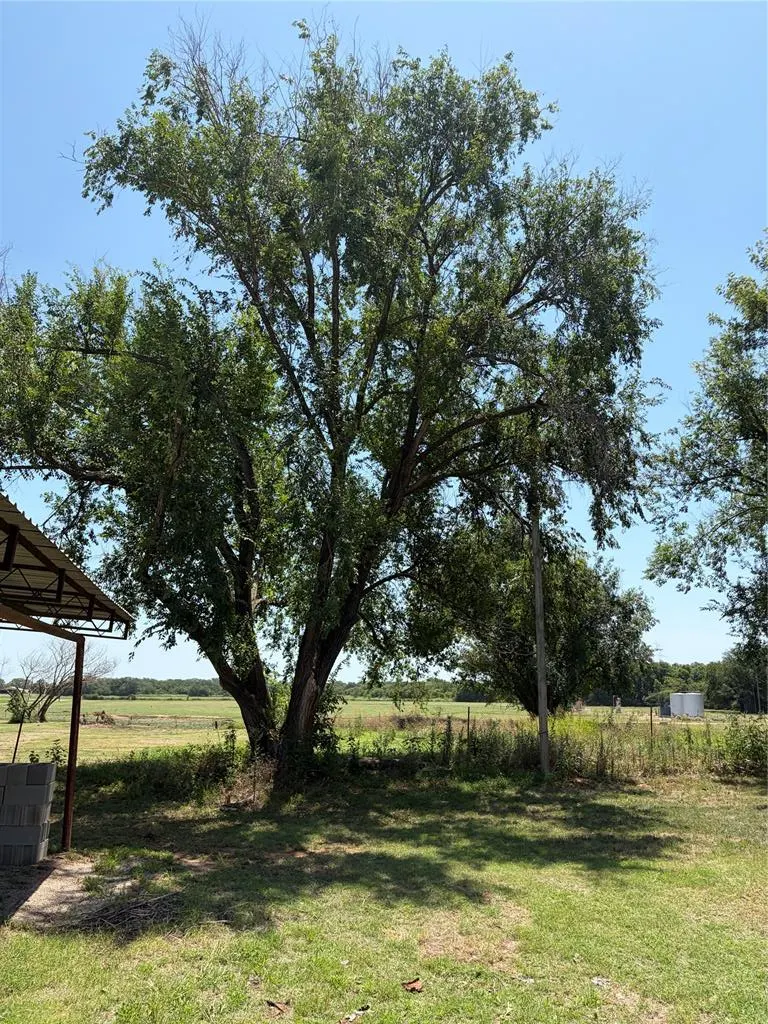 Photo 3 — 101 4th Street, Maysville, OK 73057