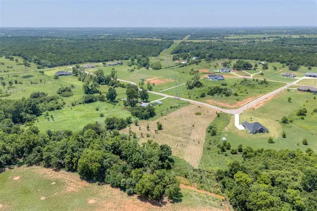 Photo 2 — 16100 Bohon Way, Norman, OK 73026
