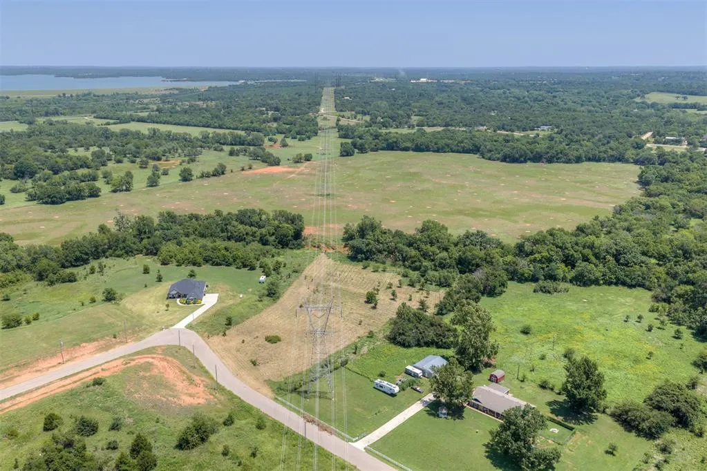 Photo 4 — 16100 Bohon Way, Norman, OK 73026