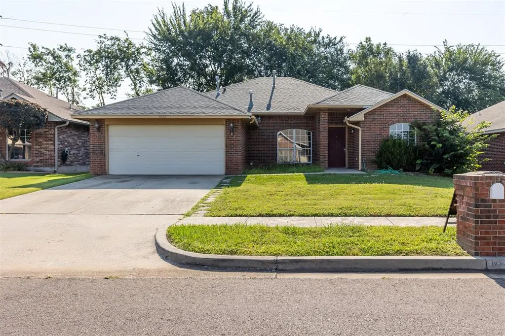 Front exterior — 1833 Parkridge Drive, Norman, OK 73071