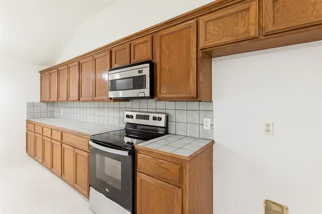 Photo 8 — 1833 Parkridge Drive, Norman, OK 73071