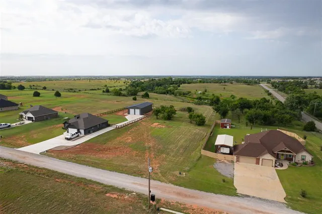 Photo 2 — 2303 County Road 1332, Blanchard, OK 73010